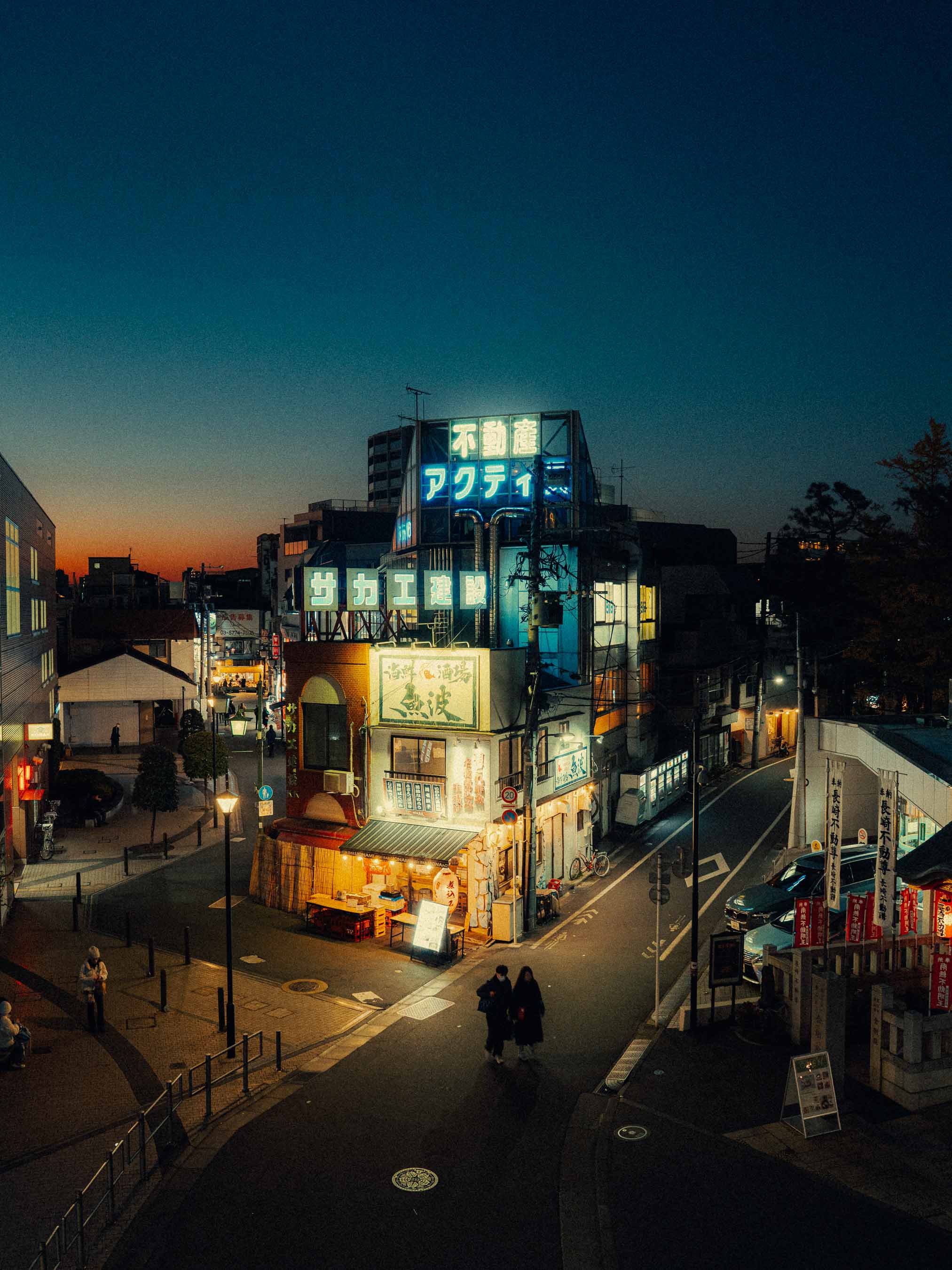 Tokyo night street photography edited with 7th.era cinematic Lightroom preset