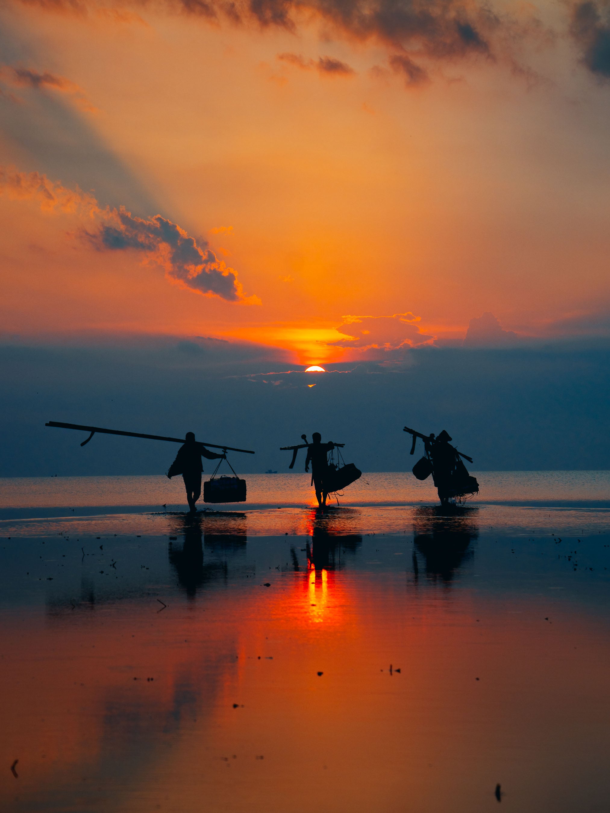 Golden hour landscape edited with 7th.era cinematic Lightroom preset